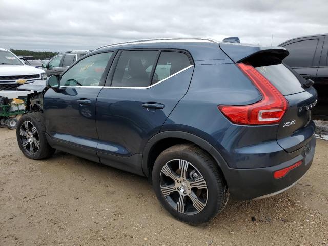 YV4162UL6N2716039 - 2022 VOLVO XC40 T5 IN BLUE photo 2