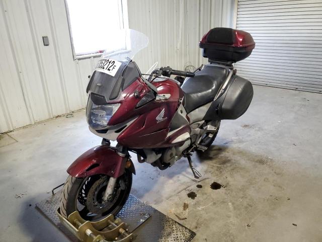 VTMRC5220AE000975 - 2010 HONDA NT700 V MAROON photo 2