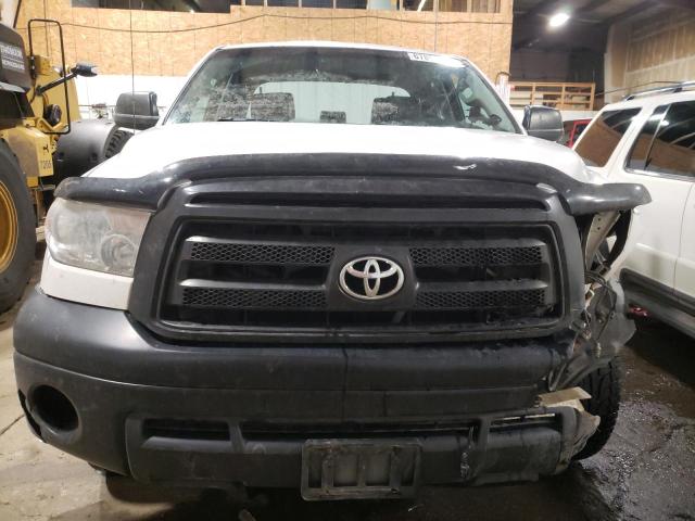 5TFUM5F18BX025984 - 2011 TOYOTA TUNDRA DOU WHITE photo 5