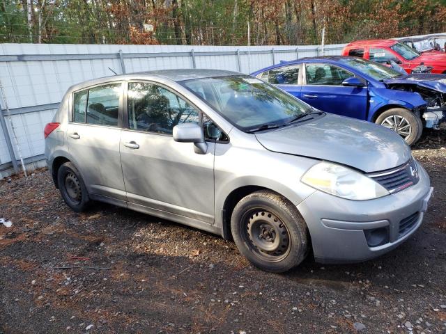 3N1BC13E79L382186 - 2009 NISSAN VERSA GRAY photo 4