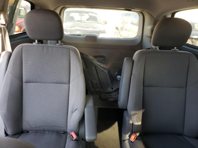 2C4RVAAG9CR136115 - 2012 VOLKSWAGEN ROUTAN S WHITE photo 10