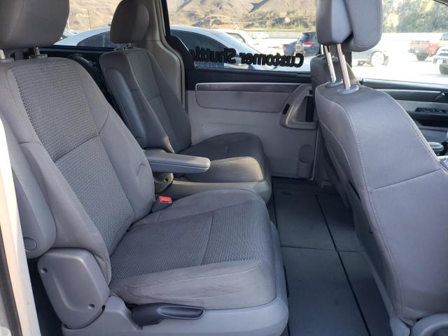 2C4RVAAG9CR136115 - 2012 VOLKSWAGEN ROUTAN S WHITE photo 11