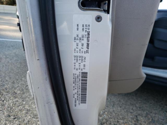 2C4RVAAG9CR136115 - 2012 VOLKSWAGEN ROUTAN S WHITE photo 14