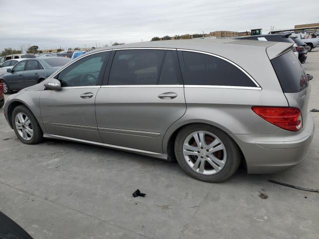 4JGCB75E96A008469 - 2006 MERCEDES-BENZ R 500 GRAY photo 2