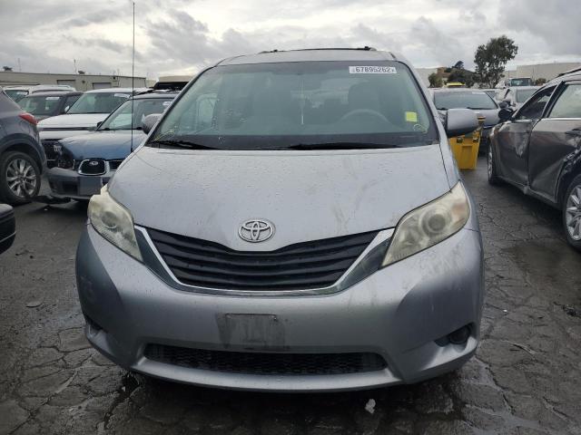 5TDKK3DC9CS223552 - 2012 TOYOTA SIENNA LE SILVER photo 5