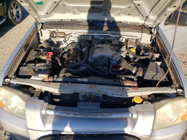 1N6ED26Y34C417469 - 2004 NISSAN FRONTIER SILVER photo 11