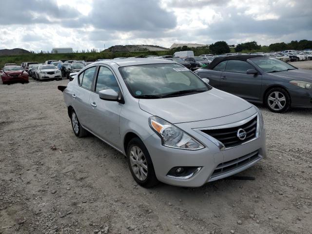 3N1CN7AP3JL825475 - 2018 NISSAN VERSA SILVER photo 4