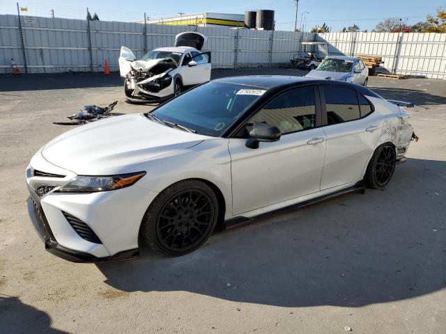 4T1NZ1AKXLU040466 - 2020 TOYOTA CAMRY TRD WHITE photo 1