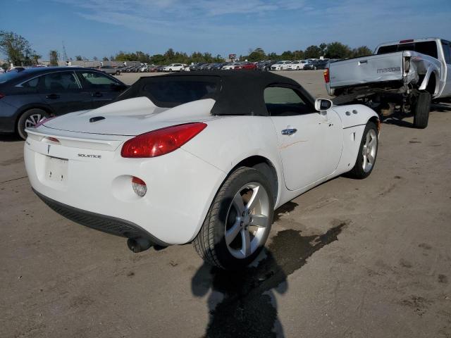 1G2MC35B78Y120061 - 2008 PONTIAC SOLSTICE WHITE photo 3