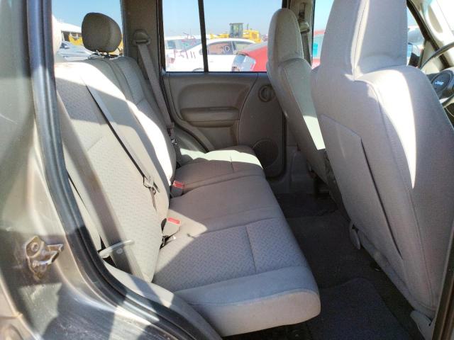 1J4GL38KX6W148413 - 2006 JEEP LIBERTY RE BEIGE photo 11