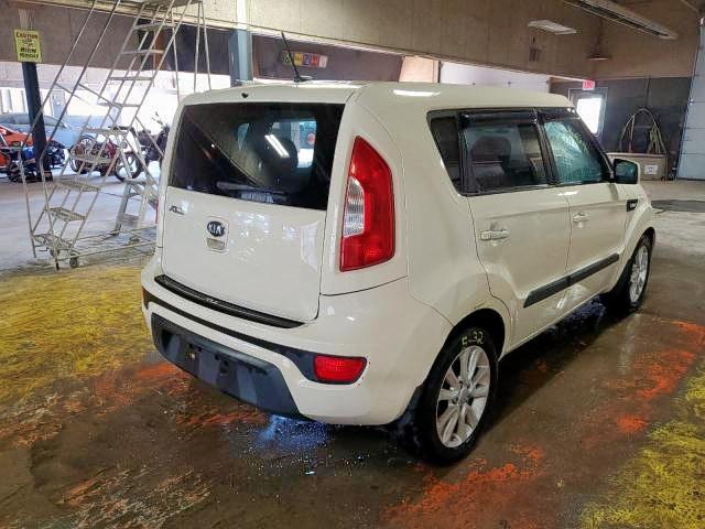 KNDJT2A50D7546151 - 2013 KIA SOUL WHITE photo 4