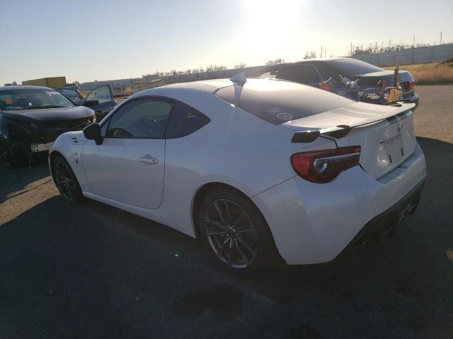 JF1ZNAA15H8708396 - 2017 TOYOTA 86 BASE WHITE photo 2