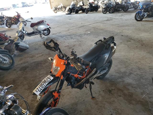 VBKLSV40XMM711720 - 2021 KTM 690 SMC R ORANGE photo 2