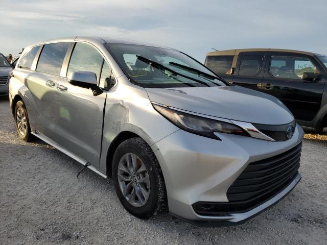 5TDKRKEC9NS079797 - 2022 TOYOTA SIENNA LE SILVER photo 4