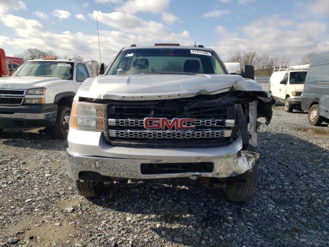 1GT323CGXEF102279 - 2014 GMC SIERRA K35 SILVER photo 5