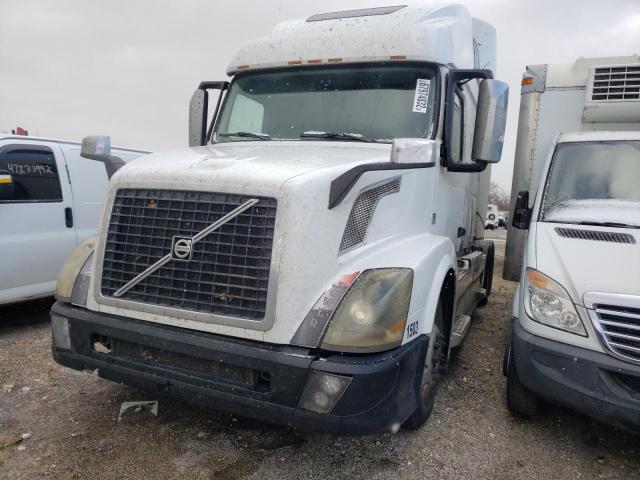 4V4NC9EH9GN953601 - 2016 VOLVO VN VNL WHITE photo 2