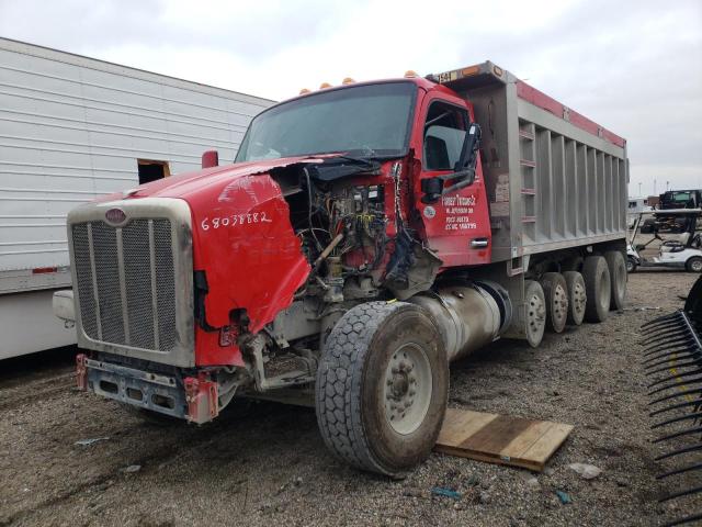 1NPCLPEX2HD449356 - 2017 PETERBILT 567 RED photo 2