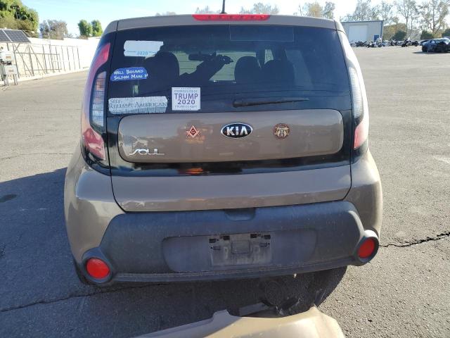 KNDJN2A23F7139380 - 2015 KIA SOUL BROWN photo 6