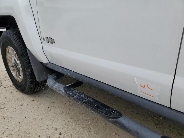 5GTDN136268106607 - 2006 HUMMER H3 WHITE photo 13