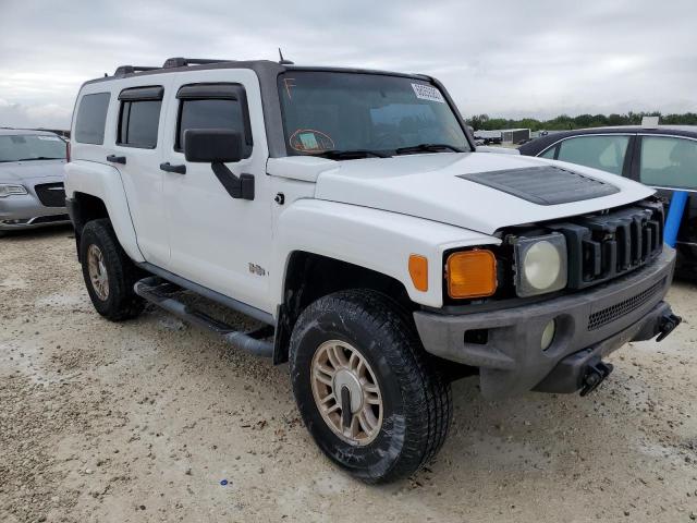 5GTDN136268106607 - 2006 HUMMER H3 WHITE photo 4