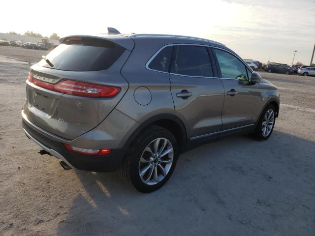 5LMCJ2C98HUL02410 - 2017 LINCOLN MKC SELECT თაფლისფერი ფოტო 3