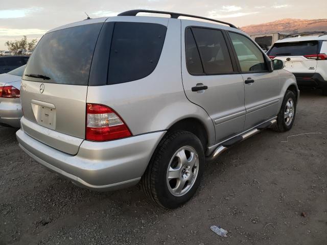 4JGAB54E72A297827 - 2002 MERCEDES-BENZ ML 320 SILVER photo 3