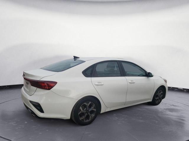 3KPF24AD6LE142815 - 2020 KIA FORTE FE WHITE photo 3