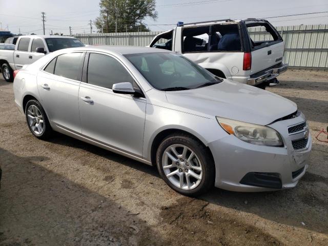 1G11D5RR9DF111889 - 2013 CHEVROLET MALIBU 1LT ვერცხლისფერი ფოტო 4