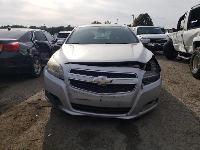 1G11D5RR9DF111889 - 2013 CHEVROLET MALIBU 1LT ვერცხლისფერი ფოტო 5