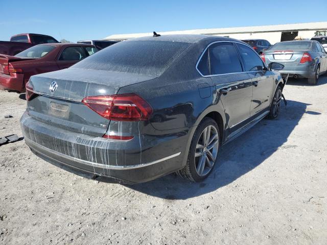 1VWDT7A38HC032924 - 2017 VOLKSWAGEN PASSAT R-L BLUE photo 3