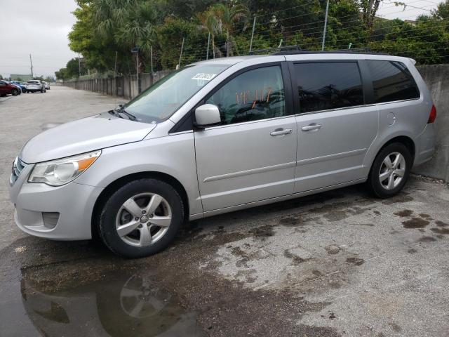 2C4RVABG4CR239876 - 2012 VOLKSWAGEN ROUTAN SE SILVER photo 1