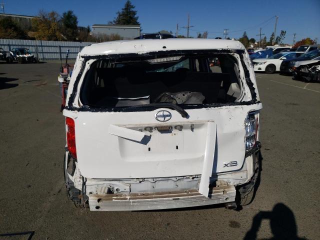 JTLKE50E681045439 - 2008 SCION XB WHITE photo 6