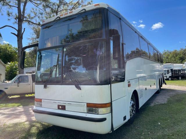 YE2TC63B8X2043283 - 1999 VAN HOOL T2100 WHITE photo 2