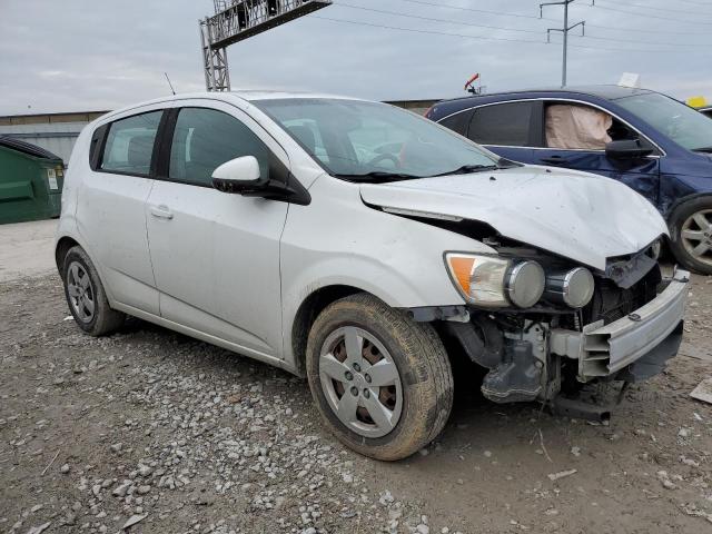 1G1JA6SH9E4196620 - 2014 CHEVROLET SONIC LS WHITE photo 4