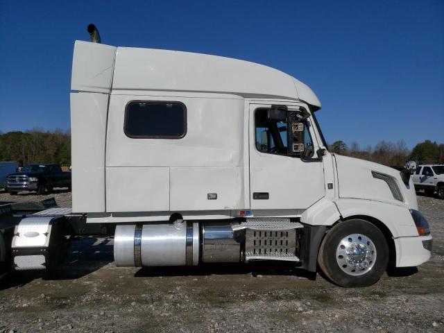 4V4NC9EH9GN951928 - 2016 VOLVO VN VNL WHITE photo 9