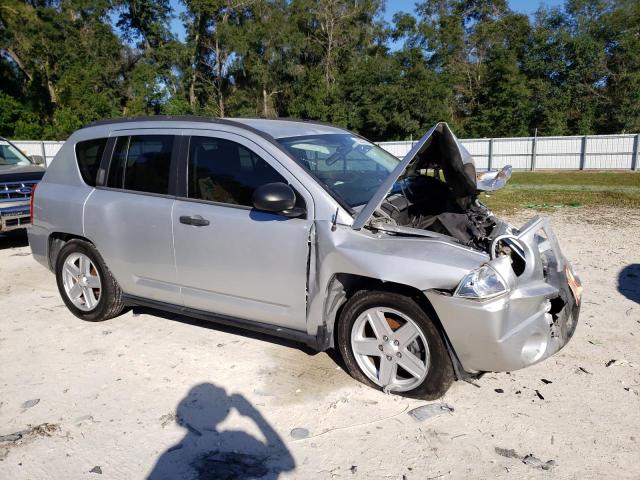 1J8FT47W67D153898 - 2007 JEEP COMPASS SILVER photo 4