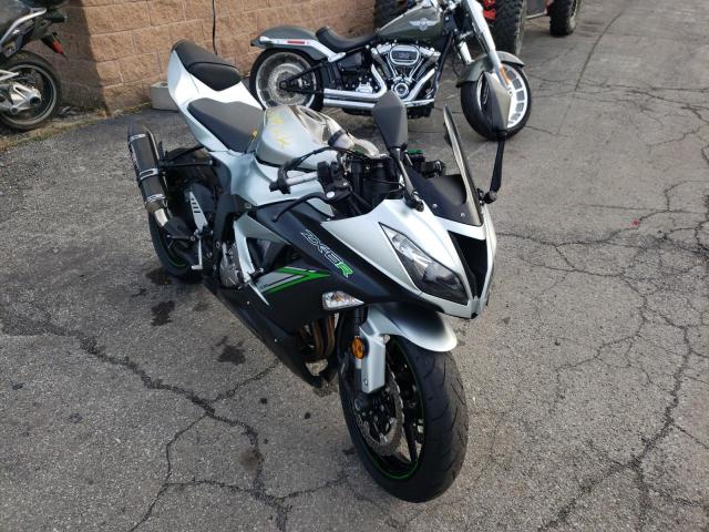 JKBZXJE10JA027369 - 2018 KAWASAKI ZX636 E SILVER photo 1