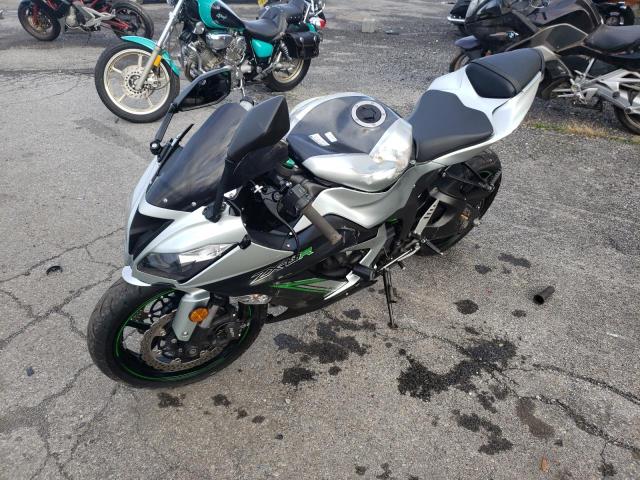 JKBZXJE10JA027369 - 2018 KAWASAKI ZX636 E SILVER photo 2