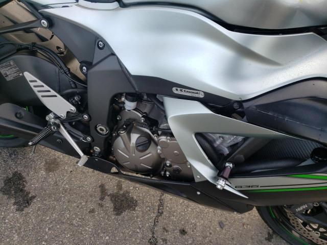 JKBZXJE10JA027369 - 2018 KAWASAKI ZX636 E SILVER photo 7