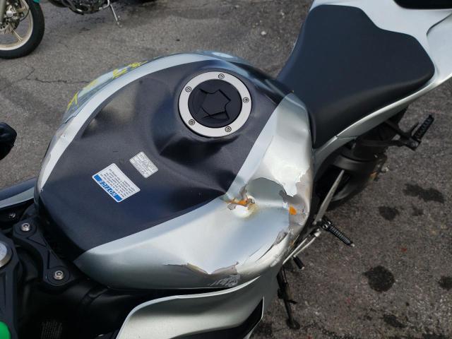 JKBZXJE10JA027369 - 2018 KAWASAKI ZX636 E SILVER photo 9