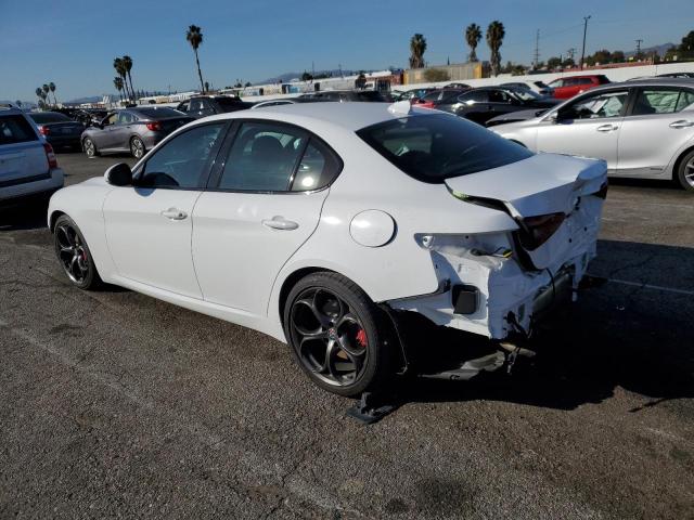 ZARFAECN7J7565369 - 2018 ALFA ROMEO GIULIA TI WHITE photo 2