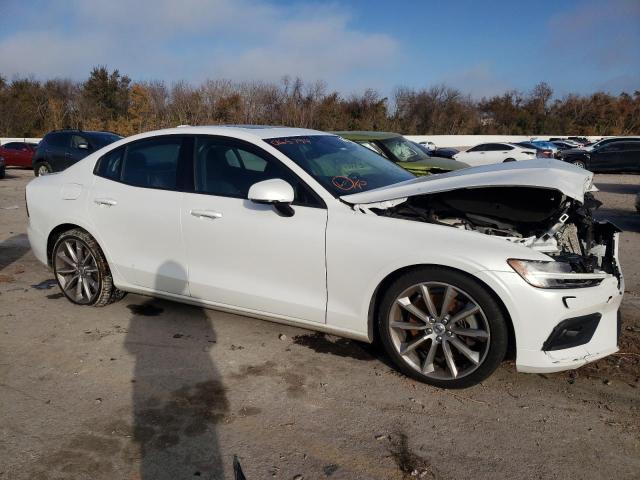 7JRA22TK6LG065794 - 2020 VOLVO S60 T6 MOM WHITE photo 4