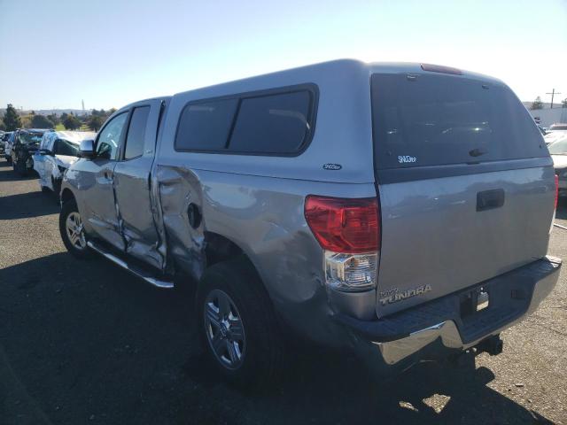 5TFRY5F1XCX120333 - 2012 TOYOTA TUNDRA DOU SILVER photo 2