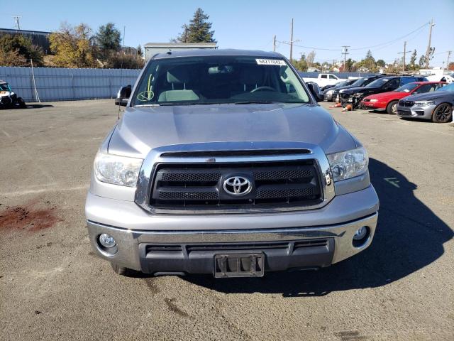 5TFRY5F1XCX120333 - 2012 TOYOTA TUNDRA DOU SILVER photo 5