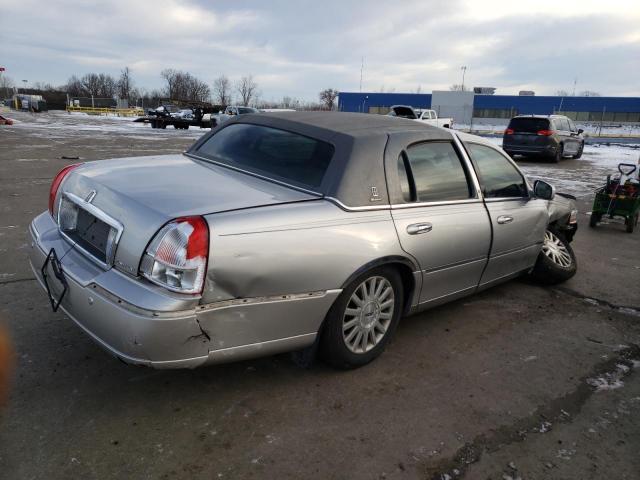 1LNHM83WX4Y601344 - 2004 LINCOLN TOWN CAR U SILVER photo 3