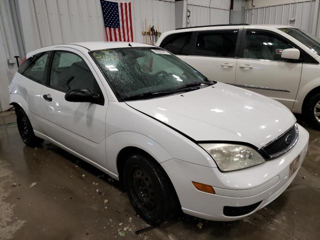 1FAFP31N77W263469 - 2007 FORD FOCUS ZX3 WHITE photo 4