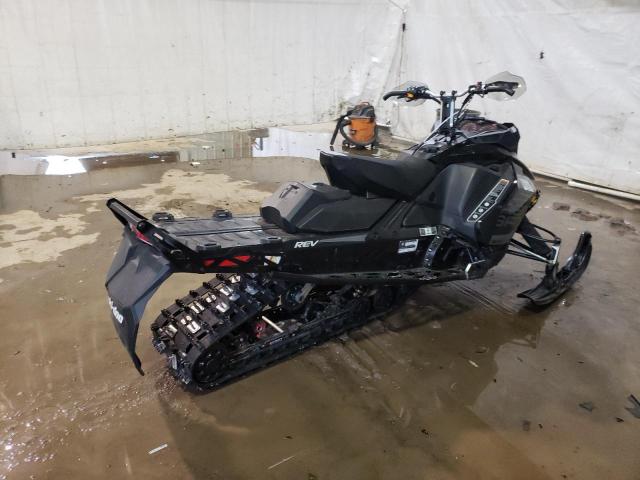 2BPSUFJB9JV000500 - 2018 SKI DOO RENEGADE BLACK photo 4