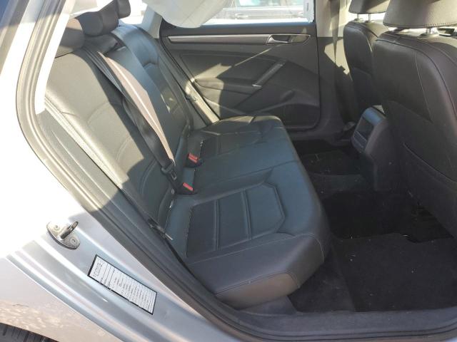 1VWDT7A37HC057975 - 2017 VOLKSWAGEN PASSAT R-L SILVER photo 10