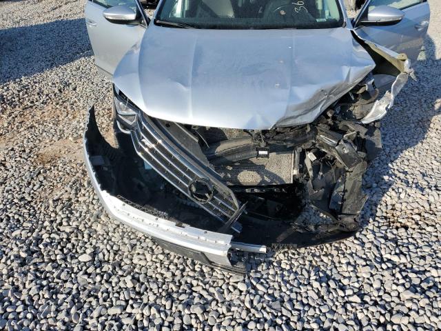 1VWDT7A37HC057975 - 2017 VOLKSWAGEN PASSAT R-L SILVER photo 11