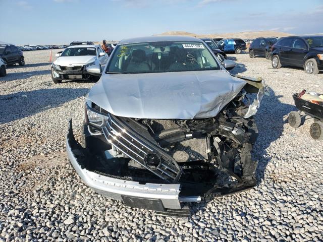 1VWDT7A37HC057975 - 2017 VOLKSWAGEN PASSAT R-L SILVER photo 5
